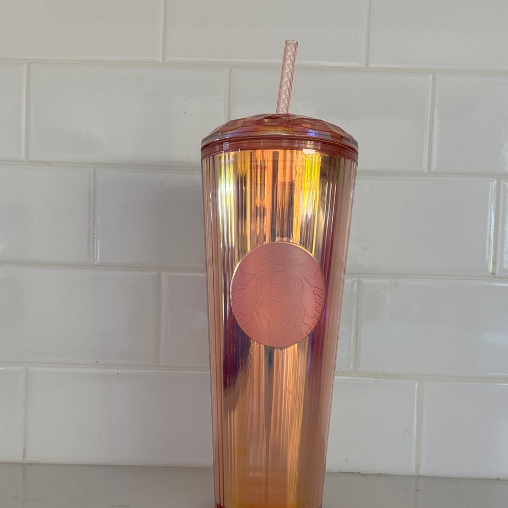 Starbucks tumbler 24 fl oz
Pink dome with straw